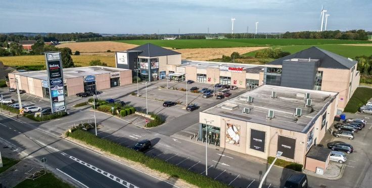 Bureaux équipés dans centre commercial