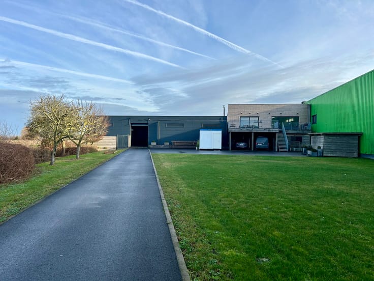 Surface polyvalente 870m²