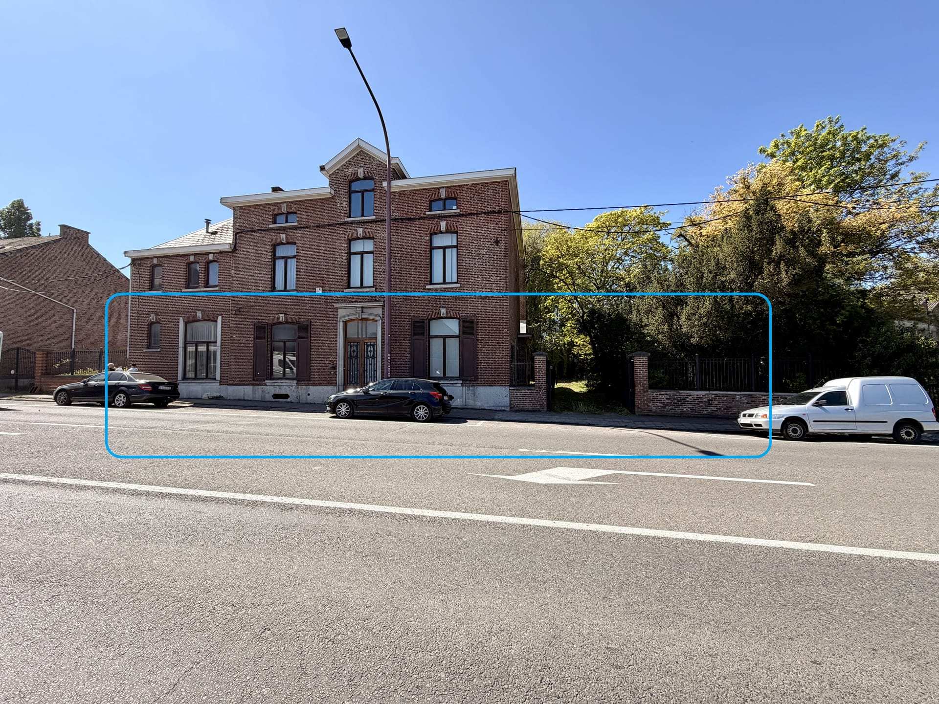 Bureaux le long de la N5