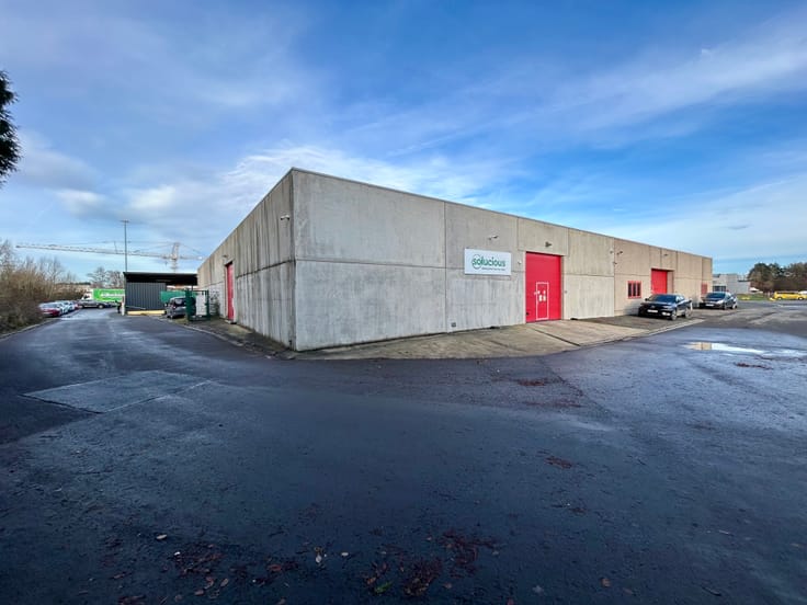 Entrepôt 1.300m² avec terrain en option