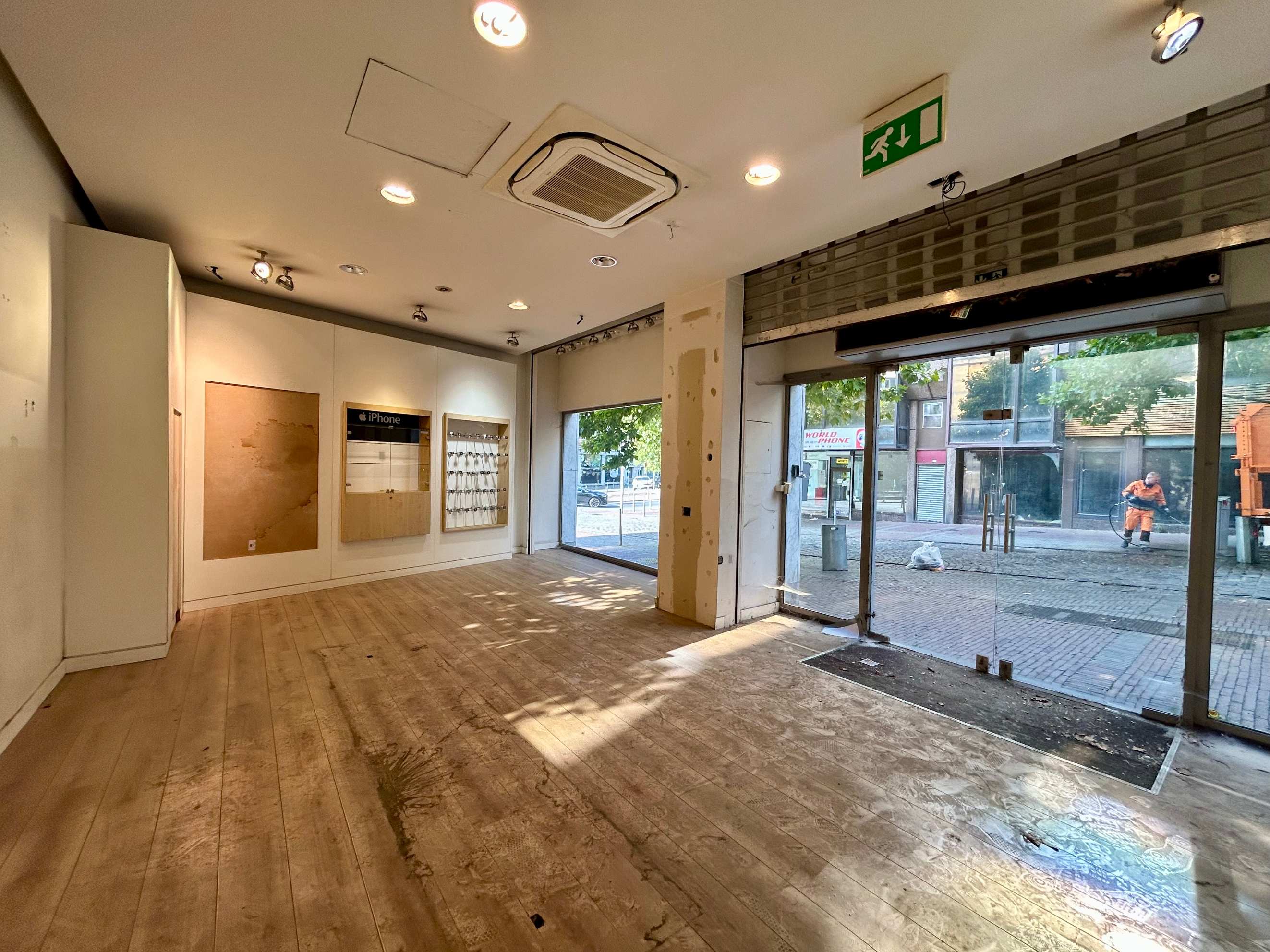 Commerce 75m² (centre de Charleroi)