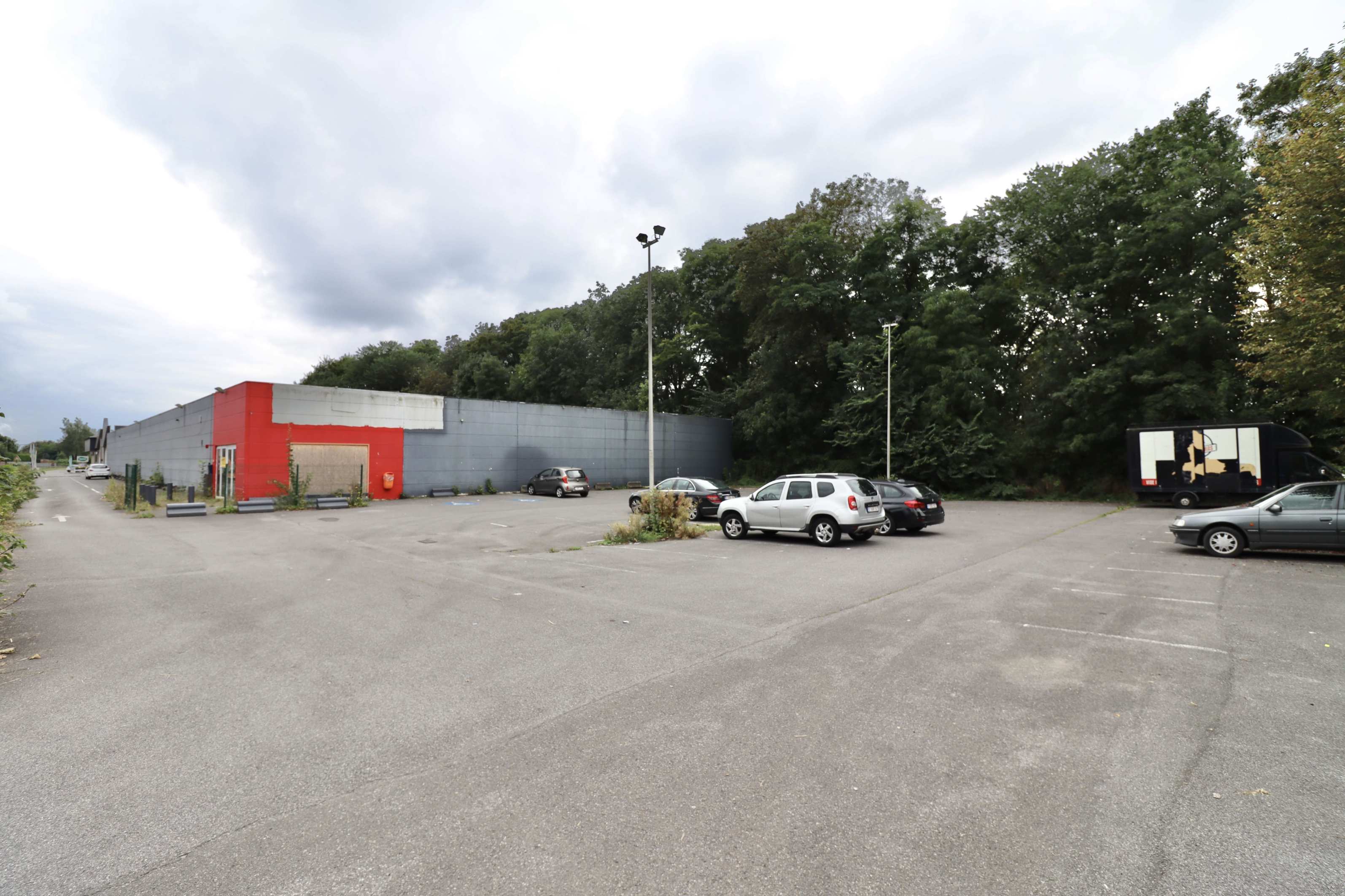 Bâtiment commerciale de +- 2000m2